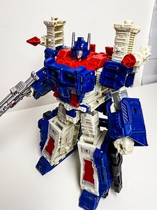 75K views · 1.5K reactions | Commander Mode: Ultra Magnus in Action #Transformers #UltraMagnus #SiegeSeries #WarForCybertron #LeaderClass #ToyPhotography #TransformersReel #Autobots #ActionFigure #CollectorLife #RobotMode #VehicleMode #fblifestyle | Chopper’s Toys | Facebook