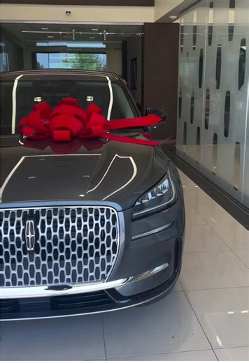 Dan & Marilyn, long time clients of ours came in to get an oil change and left in a brand new #Lincoln 😆 Interested in a new luxury SUV? Call Susan at (469) 405-3736 #fyp #luxurycars #cartok #suvgang #lincolnautilus #lincolnaviator #lincolncorsair