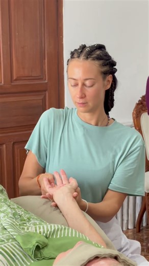 Hands that Relax. Hands that Heal. 🌿