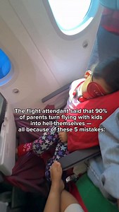 Here are 5 common mistakes that turn flying with children into chaos: 1️⃣ One toy is never enough. Kids lose interest fast, especially on a plane. That “one book will do” plan usually fails within the first hour. What works: bring a small activity kit with items you only pull out during the flight — stickers, puzzles, tiny surprises. Switch activities often to keep things fresh. 2️⃣ Snacks matter more than you think. At 30,000 feet, hunger hits harder and faster. Sugar may seem easy, but it ofte