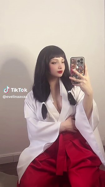 Utahime Cosplay Featuring Mei Mei from Jujutsu Kaisen
