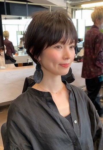 ひし形ショートヘアのスタイル特集