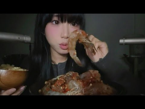 【00猪】轻语食音 | 泰式生腌虾配生鸡蛋拌饭 | 咀嚼音ASMR | Thai-style marinated raw shrimp with rice | Chewing sounds ASMR