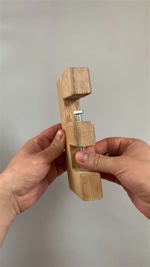 Wooden Bolt Puzzle: Master the Trick!