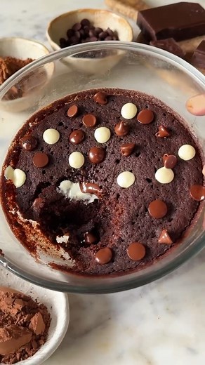 World Chocolate Day is almost here, it is time to make it extra special with this guilt-free Ragi Chocolate Cake🥰 This delightful one-bowl treat is gluten-free, has no refined sugar and the best part💁🏻‍♂️? Takes only 3 minutes to make and is guaranteed to make you super happy ❤️☺️ Ingredients ✨1/2 cup yogurt ✨1/4 tsp baking soda ✨1/4 cup milk ✨6tbsp jaggery powder ✨1/4 cup butter , melted ✨1/2 cup ragi flour ✨2 tbsp cocoa powder ✨1/2 tsp baking powder ✨Chocolate chips, for topping Process- 1.