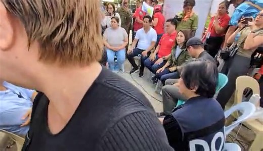3.3K views · 46 reactions | TAN-AWA: MGA LOKAL, NASUDNONG LIDER NAGPAHIGAYON OG EMERGENCY MEETING SA BOGO Ang lokal ug nasudnong mga opisyal nipatawag og emergency meeting sa gawas sa Bogo City Hall aron hisgutan ang recovery measures sa Probinsiya sa Sugbo human sa 6.9-magnitude nga linog. Sa tunga-tunga sa tigom, laing aftershock ang nabati sa lugar. | via Avie Villa #BanatNews #KasaliganGyud | Banat News | Facebook