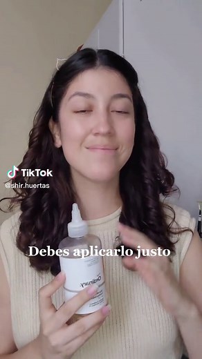 Cómo usar el tónico de ácido glicolico de @The Ordinary Te dejo toda la información sobre su forma de uso 👇🏻 - Úsalo de preferencia en tu rutina de noche y al día siguiente utiliza protector solar sí o sí. - Puedes aplicarlo con un pad de algodón o con tus manos, a toquecitos. - Lo aplicas justo después de lavar tu rostro, con la piel totalmente seca. No se enjuaga. - Después de aplicarlo puedes usar un suerito o crema con activos hidratantes y calmantes como niacinamida, ácido hialurónico o c