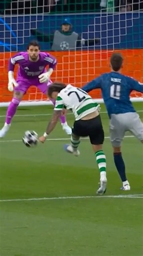 STUNNING DAVID RAYA SAVE VS SPORTING CP