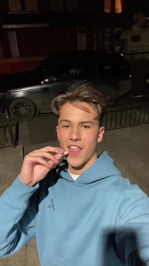 Charlie looks homeless#fypシ #foryoupage #HowDoYouHUGO