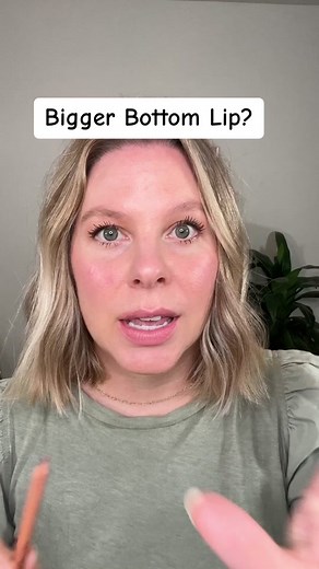 Follow for more easy and everyday makeup! If you want your lips to look fuller, especially your bottom lip — you have to give this a try! This easy makeup tip will create the illusion of a shadow, so your bottom lip looks fuller. Give it a try and follow for more easy and everyday simple makeup. Using @Jones Road Beauty lip pencil. #makeuphacks #simplemakeuptutorial #everydaymakeup #naturalmakeuptutorial #makeupformatureskin