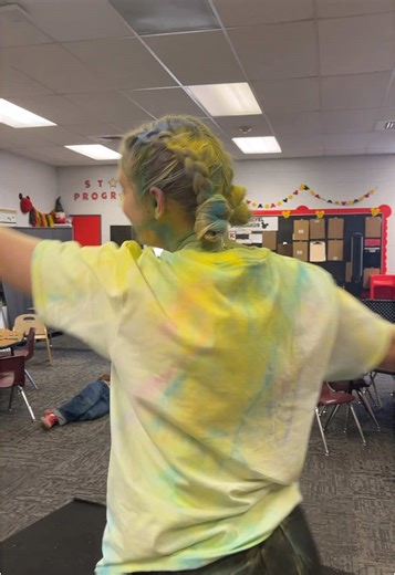 don’t mind the beginning transition I forgot to fix it 🩷🤣 it will do #fyp #paratii #foryoupage #teachersoftiktok #colorrun #kindergarten