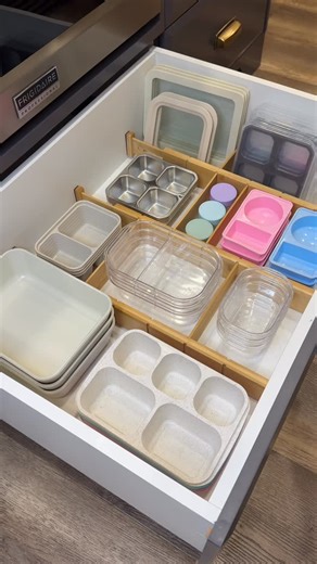 Sam Shannon on Instagram: "Comment LINK to shop my tupperware container organization drawer with me - organizing every space in my kitchen until it’s perfection 😅 #kitchendrawerorganization #drawerorganization #kitchenorganization #amazonhomefinds #asmrorganizing"