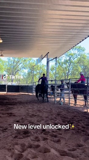 What a weekend.. but seriously if there’s anyone that takes the piss out of me, it’ll be myself of course 💁🏽‍♀️😂 #fail #barrelracingfails #sendhelp #abha #nbha #polebending