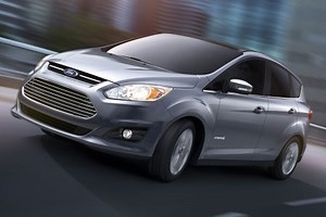 Le Ford C-MAX hybride défie la Toyota Prius