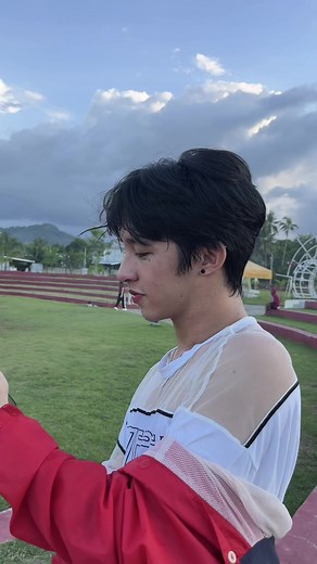 Own your spotlight as you #ShinelnYourMoment with the NEW Colgate Fresh Confidence White Blast Toothpaste! Join the dance challenge na para may chance to win a trip to Seoul for two! So YoU can SHINE IN SEOUL! #ShineInYourMoment @Colgate Philippines