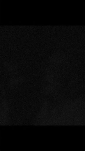 33 Years Ago, The Stone Temple Pilots Released Their Debut, ‘Core’ “Plush” – Stone Temple Pilots (1993, Hard to the Core Festival, Daytona Beach Bandshell) Released on September 29, 1992, Core marked Stone Temple Pilots’ entry into the 1990s rock landscape, quickly becoming a multi-platinum success. At its center was “Plush,” the single that carried the band from clubs to festival stages and earned them a Grammy in 1994. Lyrically, the song drew on a San Diego murder case Scott Weiland had read 