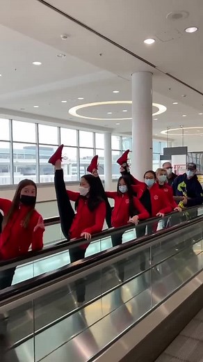 Who knew travelling to ➡️ competition could look so graceful? 😆🤸‍♀️ The top 🇨🇦 rhythmic gymnasts are headed to Richmond, BC for the 2022 RG Canadian Championships! 🥳 #repost 🎥: Gymnastics Canada Gymnastique & Glimmer Athletic Club | Team Canada / Équipe Canada