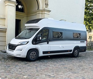 Affinity Five Is a Comfortable Mobile Habitat for a Roaming Family of Five