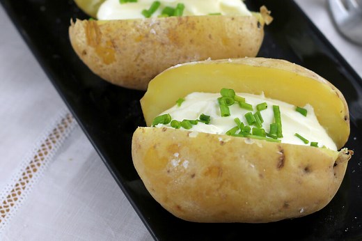 Patatas asadas: receta clásica y muy fácil de guarnición