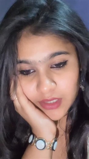 Bhuvaneshwari_@mmû on Instagram: "Chenta cherite cheti gaajulu chese gaayam ✨🥰💝 . . . . . . . . .. . , , . , . . . . . . . . #asalem #explorepage #trending #reelsinstagram #bhfyp #trendingnow #photoshoot #viral #photooftheday #exploremore #trend #model #modeling #motivação #motivation #trendy #trendingsongs #trendingaudio #réel #reel #reelinstagram #reelvideo #foryou #reelgrowth"