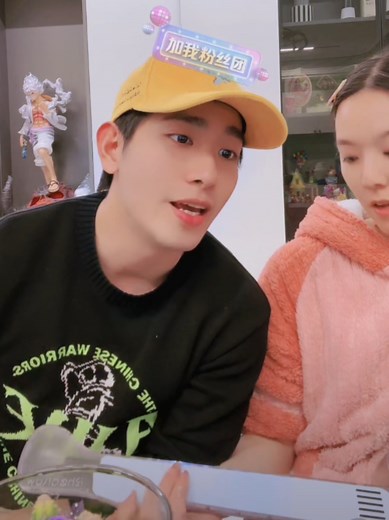 Wang Haoxiang and His Wife: A Loving Mandarin Song Night