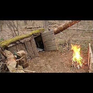 Man Builds a Hobbit House in the Woods and Lives off The Land