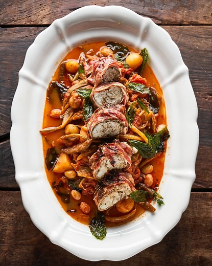 Welcome to autumn and the celebration of bean season!!🫛🍂 (& monkfish & pancetta & crispy mint leaves 😍) Don't forget, Jamie: What To Eat This Week continues TONIGHT at 8pm on Channel 4! jamieol.com/RoastedMonkfishStew AD | Jamie Oliver