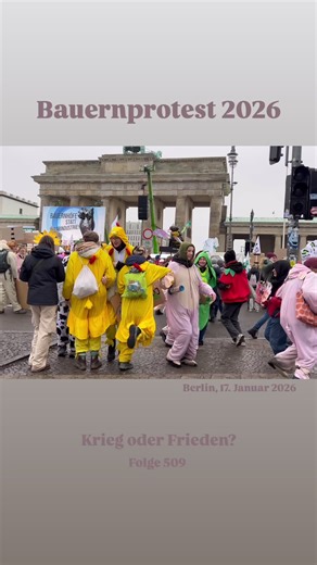„Wir haben es satt“ Demo in Berlin heute. Bauern und Landwirte mit queeres Unterstützung der Jugend. Veganismus Mercosurabkommen Gentechnik Bauerndemo Bauernprotest Bin
