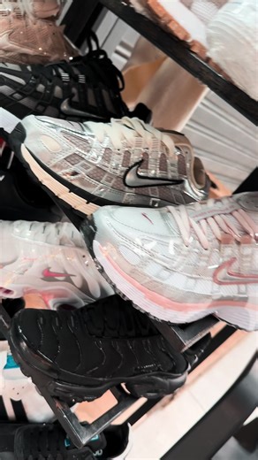 #CapCut Y ESTOS TU LOS TIENES ? #zapatos #zapatosdeportivos #zapatosmedellin #moda