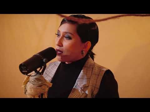 Pertama Kali - Shaa | Video Akustik Rasmi