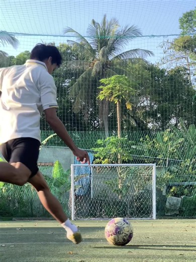 4 Kỹ Thuật Cơ Bản Để Đá Bóng Hay Hơn