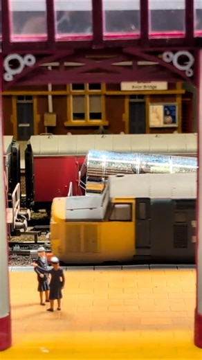 🚆 Class 37 With a Mail Train Through Bristol Avon Bridge #ModelTrains #Railway #Shorts