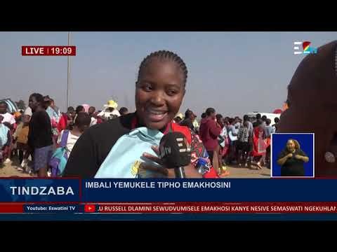 Imbali receiving gifts from their Majesties upon arrival at eNgabezweni Royal Residence