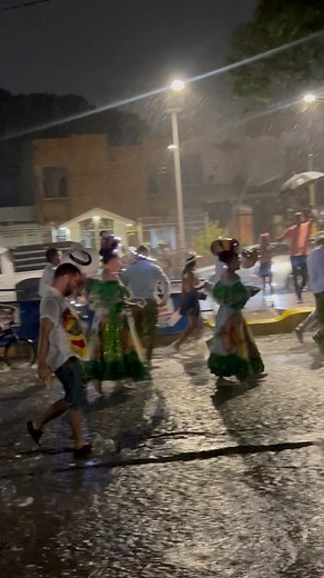 Lo último en guaracha 🥵 sombreros Led ⚡️La lluvia no pela en las piloneras | Carlos Valencia 201