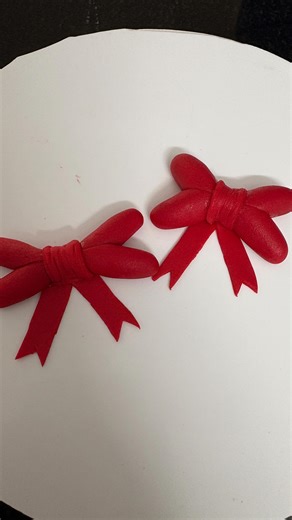 Cake artist on Instagram: "How to make Fondant Bow with easy tricks | Fondant cake topper Tutorial | Fondant craft video | Cake decoration Ideas #fondant #foundantbow #cakes #viralreels #baker"