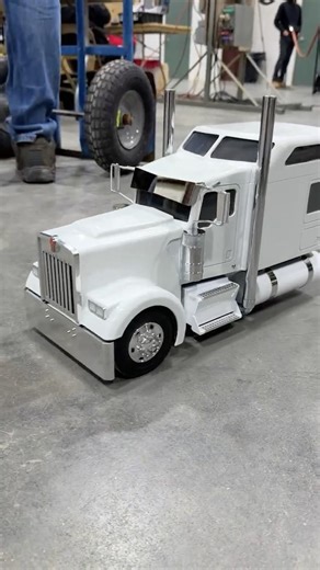 I love the sound kit in this RC Semi