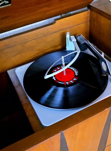 1960s RCA New Vista mid century modern stereo console. MCM