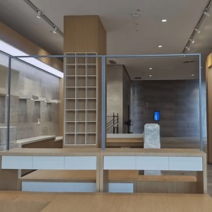 [Hot Item] Expo Wood Glass Display Showcase Customized Window Display Cabinet