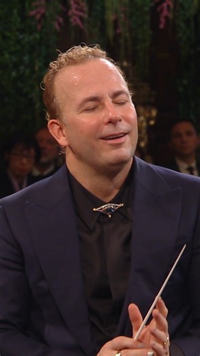 Take a moment to revel in this beautiful snippet from Johann Strauss II’s “Rosen aus dem Süden.” Composed in 1880, this charming waltz medley was dedicated to King Umberto I of Italy. 🎧: viennaphilharmonic.lnk.to/NYC2026LF | Sony Classical