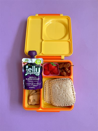School lunch boxes can be fun for the kids AND easy to pack for the parents. Follow us if you want to squeeze more fun into lunch time without spending ages on the prep ✨ | JellySqueeze | Facebook