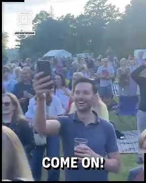 10 Year Old Plays Sweet Child O Mine Live on stage With a Band