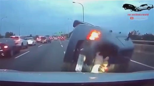 🚗💥 Voilà ce qui arrive quand on ne respecte pas les distances de sécurité sur la route. Une seconde d’inattention peut détruire une vie. Garder ses distances, c’est se donner le temps de freiner. Restons prudents, pour nous et pour les autres. #distancedesécurité #gendarmerie | Gendarmerie de la Charente-Maritime