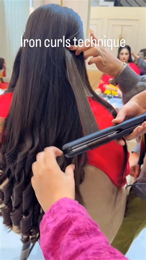 naaz- makeovers on Instagram: "Iron curls technique👍 Naazmakeovers Basic to advance courses Now booking your seat . . . . #makeup #signaturelook #naazmakeover #bridal #trendingmakeup #class #naazmekover #hd"