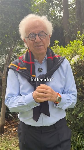 ¿Cómo le explicarían el mundo a alguien que vuelve después de 50 años? Un lugar donde un teléfono ya no es solo para llamar, sino cámara, oficina, banco, mapa y memoria al mismo tiempo. Donde capturamos instantes con un screenshot y compartimos la vida en redes con personas que nunca hemos visto en persona. Contarles que vivimos conectados todo el tiempo, pero no siempre presentes. Que podemos estar en todos lados y al mismo tiempo, en ninguno. Explicarles que la información viaja más rápido que