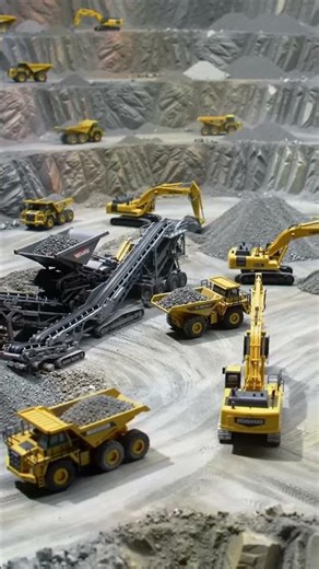 Miniature Mining Marvels: Heavy Haulers in Action! 🚧🚚