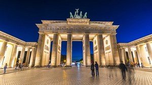 clip-1042016227-berlin-brandenburg-gate-night-germany-time-lapse
