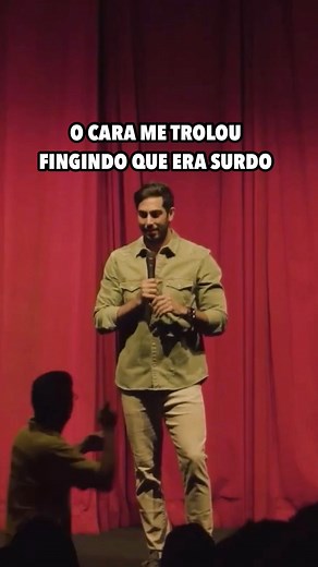 Jonathan Nemer on Instagram: "Do dia que o cara me trolou fingindo que era surdo e eu já quis gastar a Libras hahahahhaha Marquem os amigos. PRÓXIMOS SHOWS: 26/10 São Carlos/SP 27/10 Santo André/SP 28/10 São Paulo/SP 29/10 Belo Horizonte/MG 02/11 Guarulhos/SP 03/11 Cornélio Procópio/PR 04/11 Ourinhos/SP 05/11 Araras/SP 09/11 Paranaguá/PR 10/11 Jaraguá do Sul/SC 12/11 Curitiba/PR (gravação do show) Ingressos e Infos: www.jonathannemer.com.br O ÚLTIMO ESPECIAL DE NATAL: 01/12 São Bernardo do Campo