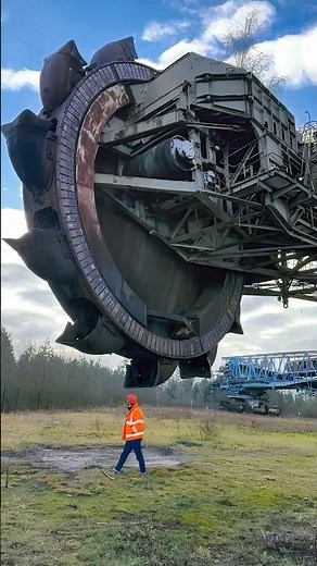 This Monster Machine Eats the Earth Alive