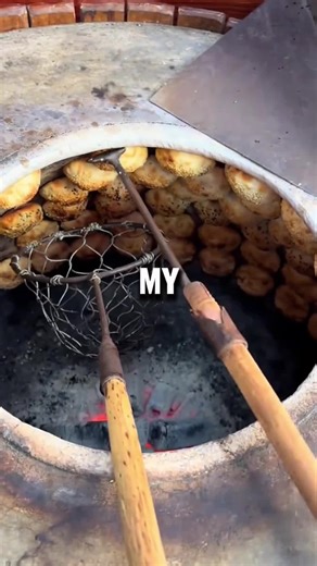 Part 1 Olaf just wandering off at Disneyland Parisat the New World of Frozen coming nextMarch! Beyond cute #disnevland #WorldOfFrozen #frozen #disneyadventureworld #disnevlandparis