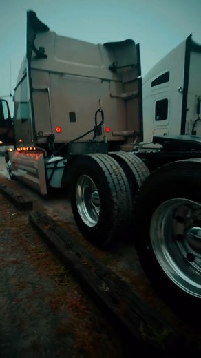 Meet GOLD DIGGER my western star!! equipped with the dd15 @505 hp DT12 auto, 323 ratio,300gal fuel capacity, 265wheelbase with the 80in sleeper this is a small tour for y’all this is my first time seeing it for myself let the | Truckerr.doll